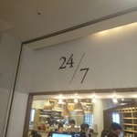 24::7 restaurant - 外観1