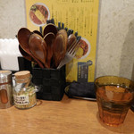 SPICY CURRY 魯珈 - 内観；カウンター席の様子