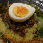 魯肉飯；アップ