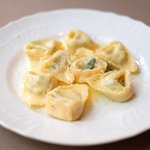 ラ スフォリーナ - メニューピッコロ<平日限定> 1400円 のリコッタチーズとほうれん草を詰めたトルテッローネ