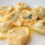 ラ スフォリーナ - メニューピッコロ<平日限定> 1400円 のリコッタチーズとほうれん草を詰めたトルテッローネ