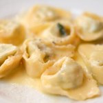 ラ スフォリーナ - メニューピッコロ<平日限定> 1400円 のリコッタチーズとほうれん草を詰めたトルテッローネ