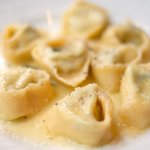 ラ スフォリーナ - メニューピッコロ<平日限定> 1400円 のリコッタチーズとほうれん草を詰めたトルテッローネ