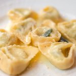 ラ スフォリーナ - メニューピッコロ<平日限定> 1400円 のリコッタチーズとほうれん草を詰めたトルテッローネ