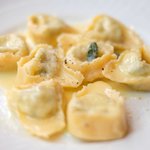 ラ スフォリーナ - メニューピッコロ<平日限定> 1400円 のリコッタチーズとほうれん草を詰めたトルテッローネ