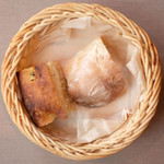 ラ スフォリーナ - メニューピッコロ<平日限定> 1400円 のパン