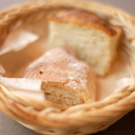 ラ スフォリーナ - メニューピッコロ<平日限定> 1400円 のパン