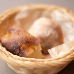 ラ スフォリーナ - メニューピッコロ<平日限定> 1400円 のパン