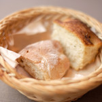 ラ スフォリーナ - メニューピッコロ<平日限定> 1400円 のパン