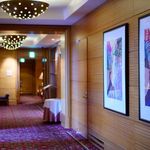 ジャスミンガーデン - ２３階の廊下。部屋に絵を１枚飾ると生活が変わるそうです。