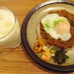 アオヤギ食堂 - キーマカレー：ラッシー