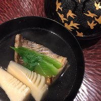 日本料理 晴山 - お椀
                はちめ(めばる)、筍、うるい