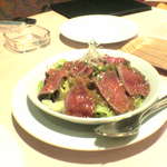 フレスカ - 牛肉たたきサラダ\945