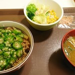 すき家 - かつぶしオクラ牛丼ミニサラダセット