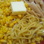 みそ吟 - 味噌バターコーンラーメンの拡大画像です、みそ吟さんの味噌ラーメンはスープが、ややサッパリしたお味なのですが十分にうーまーいーぞー!