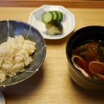 魚石 - 食事、生姜ご飯、味噌汁、香の物
