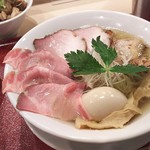 麦と麺助 - 1806_麦と麺助 新梅田中津店_味玉イリコそば＠950円+3種のチャーシュー増し＠350円 この穂先メンマも美味しいんですよ