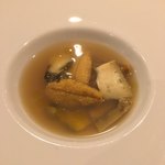 カーサ・デル・チーボ - あわびと津軽 ムラサキウニ（ほっきのコンソメ） いちご煮のイメージで