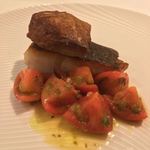 カーサ・デル・チーボ - 八戸産 大ヒラメと その肝 ロッシーニスタイルで 行者にんにくと茨木産スーパーフルーツトマトのケッカソース