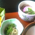 実乃花 - 日替わりには、小鉢やお蕎麦（か、茶碗蒸し)もつきます。