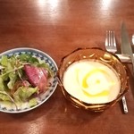 ブリコラージュ ブレッド アンド カンパニー ダイニング・カフェ - セットのサラダとスープ。