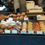 ブリコラージュ ブレッド アンド カンパニー - パンの陳列。