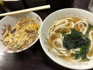 Shikoku Teuchi Udon Sanukiji - 他人丼とうどん