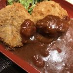 炭火焼料理屋 倉乃介 東新宿 - 和牛メンチカツ   デミグラスソース   ズームアップ