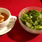 トラットリア・ジュゲム - スープとサラダはランチに付いてきます。