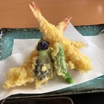 地魚料理 恵比須 - 熱々の天ぷら