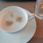 cafe & restaurant ウエストリバー - カプチーノとオレンジ＆ディルフレーバーウォーター