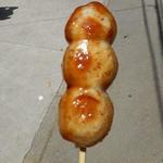 87431612 - 金ごまだんご（正油だれ）350円