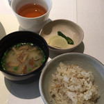 ラ メゾン ヒトトキ - 五穀米、お味噌汁、香の物