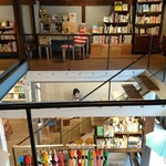 NABO - 二階のこの席に座りました  傘も売ってます