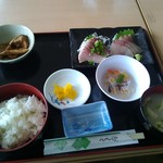 Kaisen Ajidokoro Ionshima - ブリ刺身とブリタタキ定食