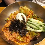韓国村 - ビビン麺