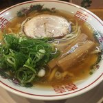 金久右衛門  - 金醤油ラーメンは￥670ですよー( ^ω^ )