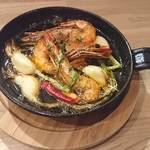 生パスタ専門店 レヴァーロ - 発芽にんにくと海老のアヒージョ