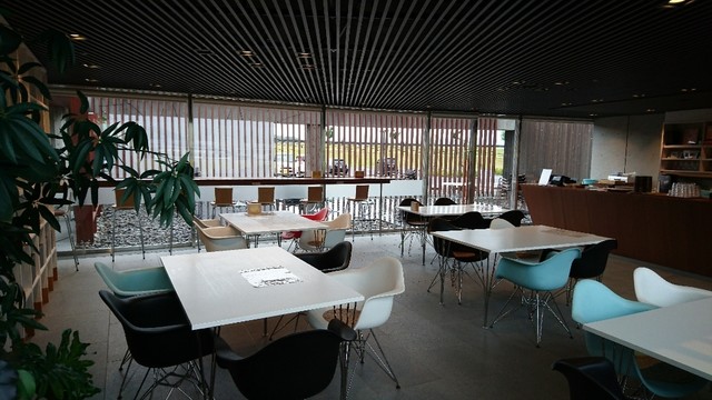 長野県上田市 ネイボは 古本とパンと コーヒーのお店です サントミューゼは 美術館 と コンサートホールで カフェも あります By ｙｒ Nabo ネイボ 上田 カフェ 食べログ