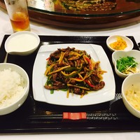 御膳房 六本木店 - 牛肉とピーマンの炒めのランチセット。