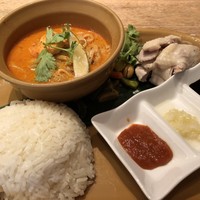 シンガポール・シーフード・リパブリック 大丸梅田 - 海南チキンライス&ラクサヌードル 1620円