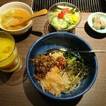 赤身焼肉 あかつき - 肉のせビビンバランチ