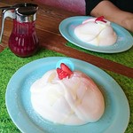 生クリーム専門店MILK CAFE - ふわとろシフォンケーキ 苺 880円