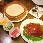 Empire City Roasted Duck  - きゅうり、ネギ、ニンジン、大根を巻いてタレをつけていただきます。