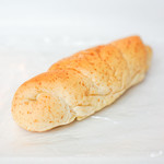 ベーカリーキッチン ラッグルッピ - 胚芽の塩パン