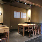 白 - 満席だったテーブル席(2018.5月下旬)