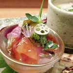 白 - 精彩に蓮の池を表現した八寸の一品(2018.5月下旬)