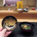 白 - 2.宇陀ゆかりのくす玉を表現した椀物/奥に陀羅尼助(2018.5月下旬)