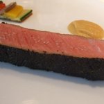 キュイジーヌ[s] ミッシェル・トロワグロ - 仔羊の背肉のアップ