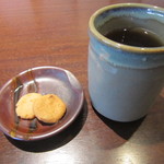 Tamaudompompoko - サービスのクッキーとお茶
